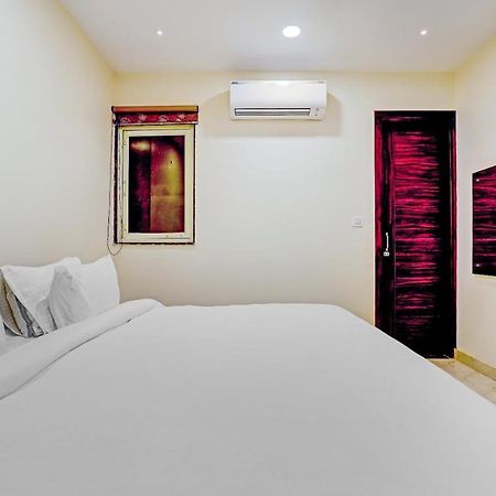 Collection O Hotel Aditya Palace Near Leisure Valley Park Гургаон Екстериор снимка