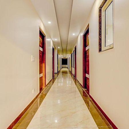 Collection O Hotel Aditya Palace Near Leisure Valley Park Гургаон Екстериор снимка