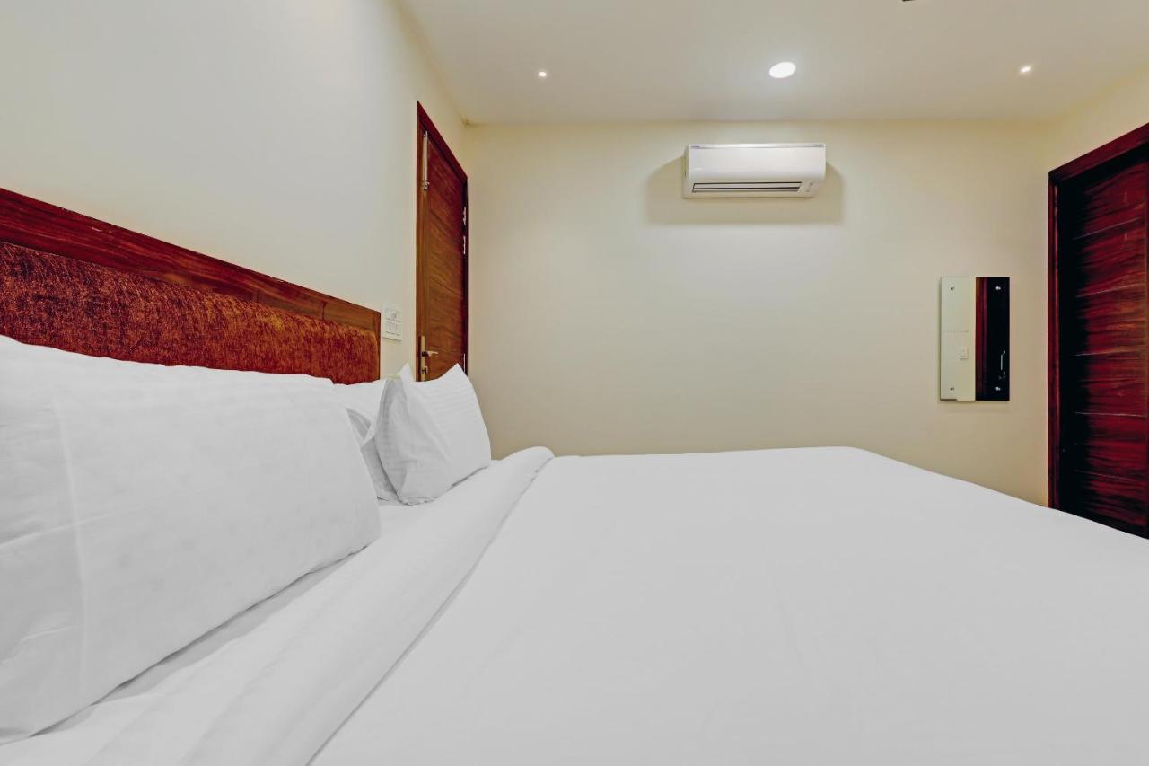 Collection O Hotel Aditya Palace Near Leisure Valley Park Гургаон Екстериор снимка
