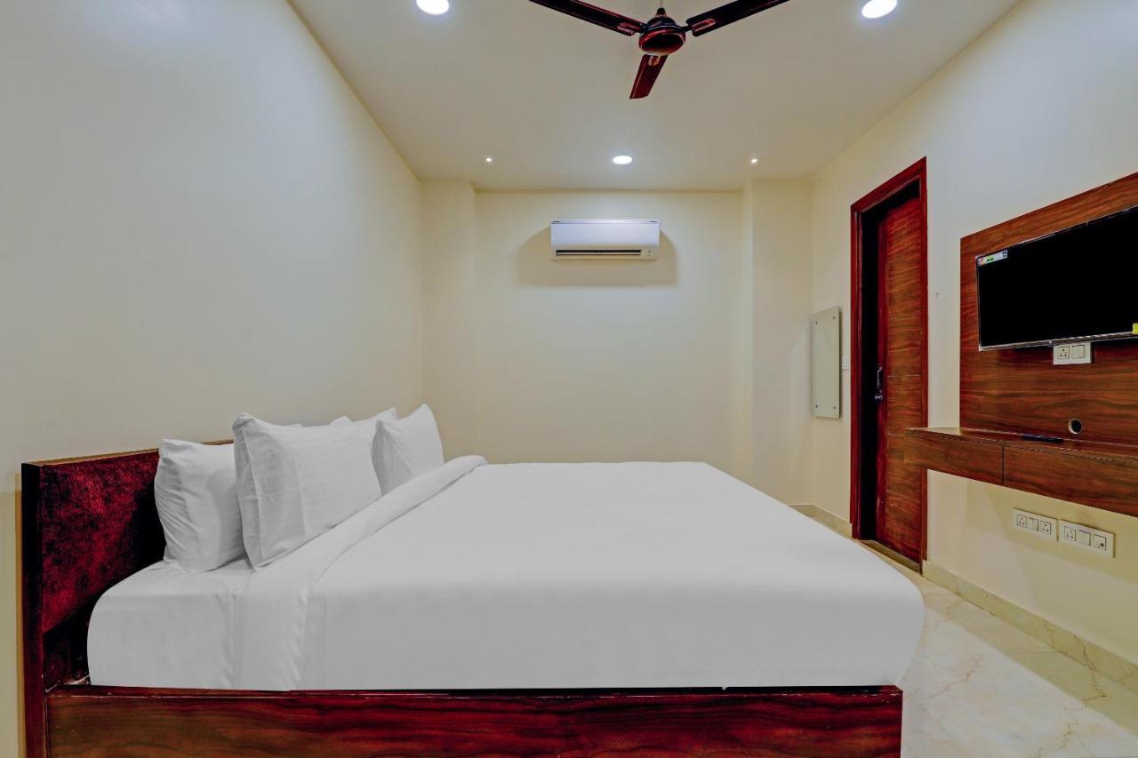Collection O Hotel Aditya Palace Near Leisure Valley Park Гургаон Екстериор снимка