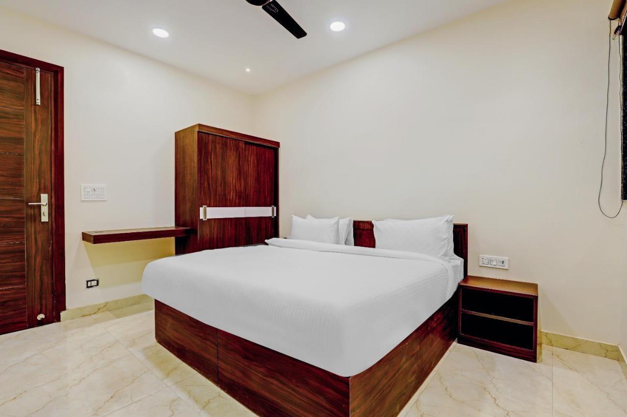 Collection O Hotel Aditya Palace Near Leisure Valley Park Гургаон Екстериор снимка