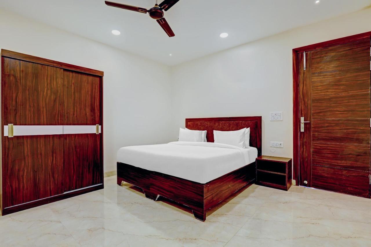 Collection O Hotel Aditya Palace Near Leisure Valley Park Гургаон Екстериор снимка