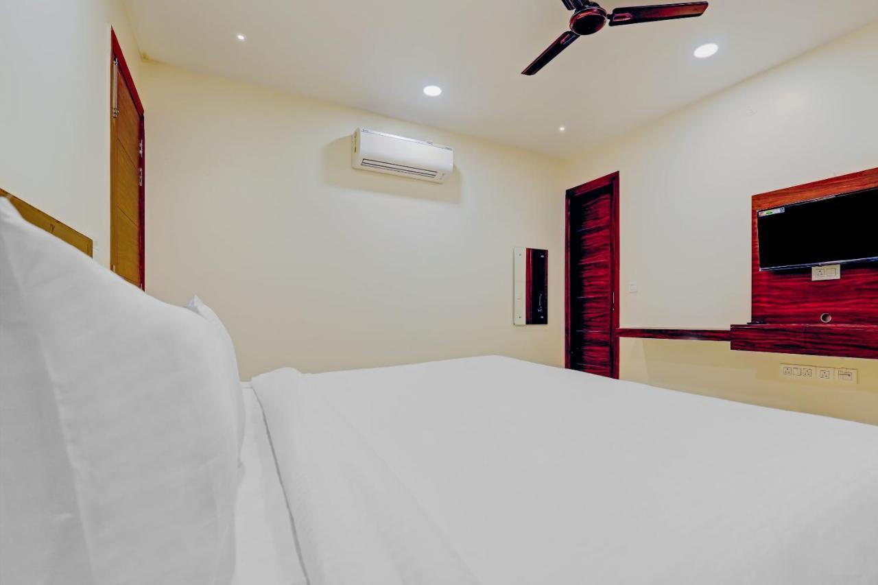Collection O Hotel Aditya Palace Near Leisure Valley Park Гургаон Екстериор снимка