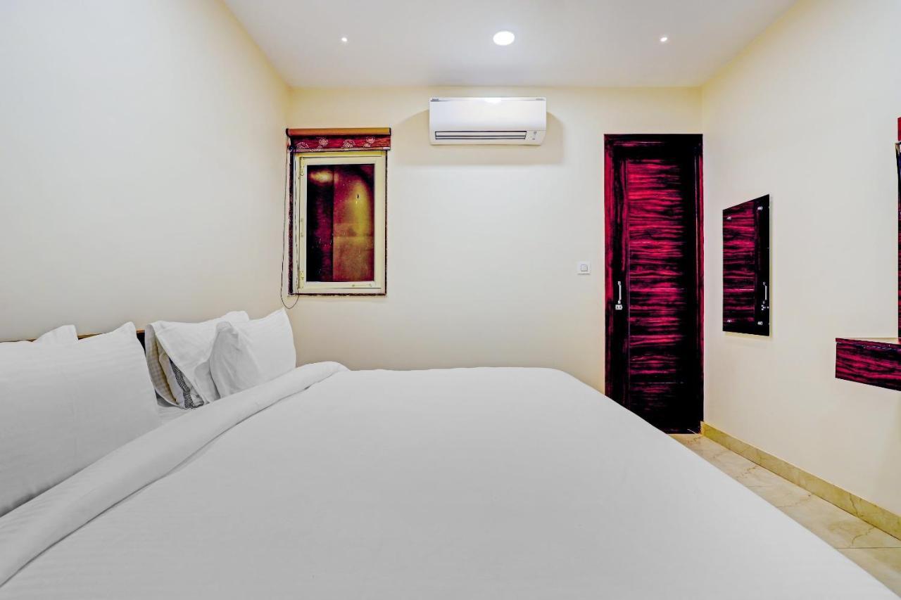 Collection O Hotel Aditya Palace Near Leisure Valley Park Гургаон Екстериор снимка