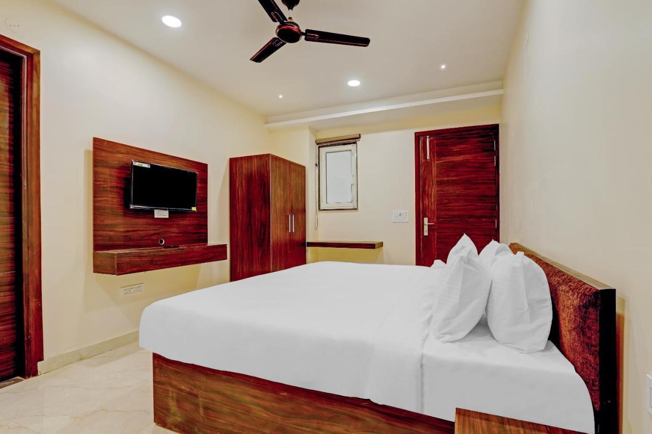 Collection O Hotel Aditya Palace Near Leisure Valley Park Гургаон Екстериор снимка