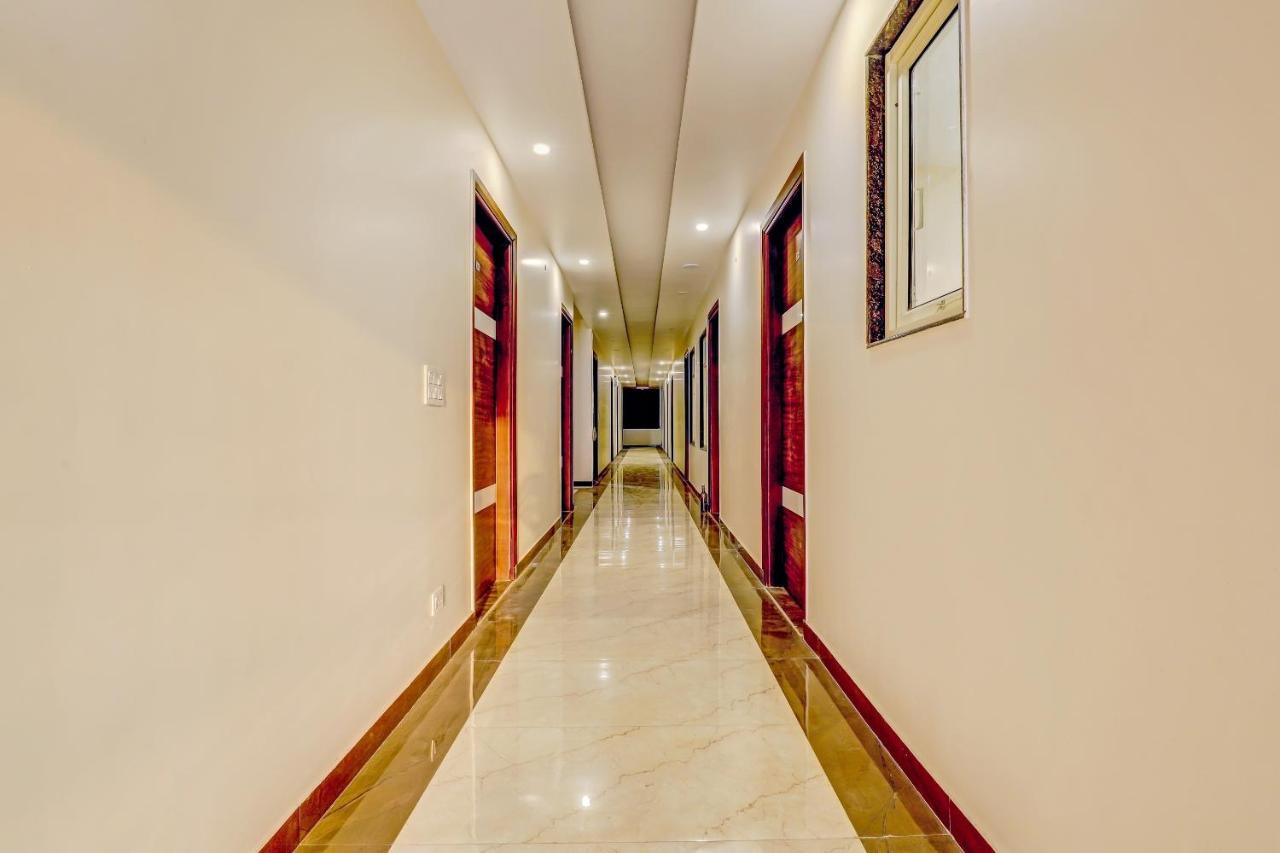 Collection O Hotel Aditya Palace Near Leisure Valley Park Гургаон Екстериор снимка