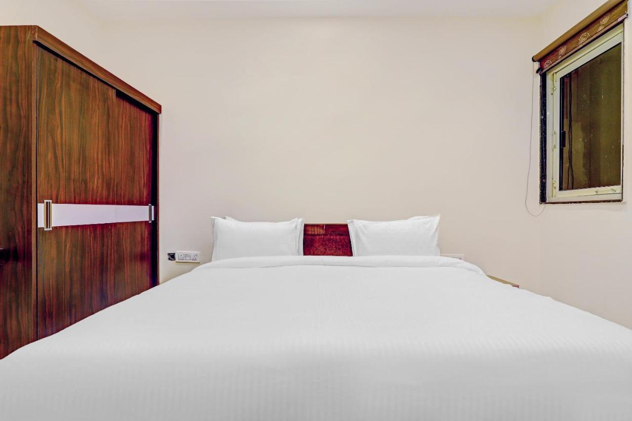 Collection O Hotel Aditya Palace Near Leisure Valley Park Гургаон Екстериор снимка