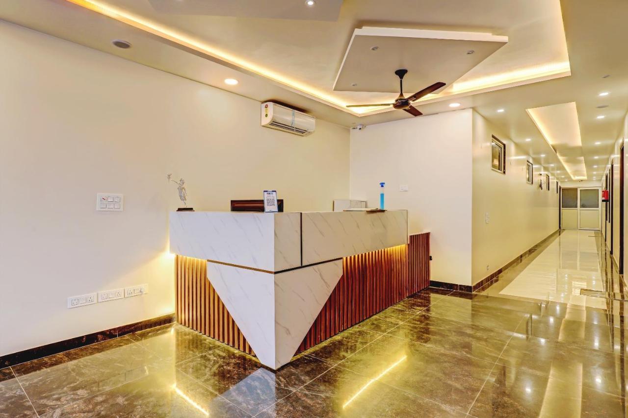 Collection O Hotel Aditya Palace Near Leisure Valley Park Гургаон Екстериор снимка